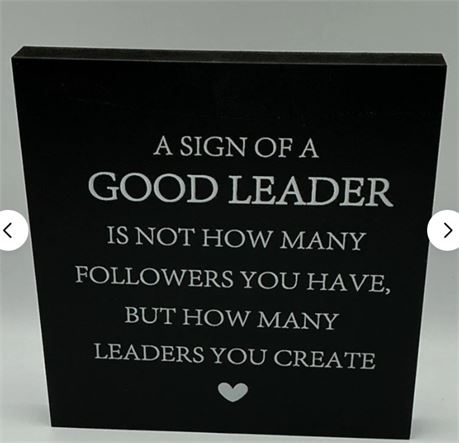2 pcs A sign Of Good Leader Quote Plaque MB24855