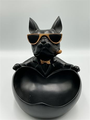 Dog statue black