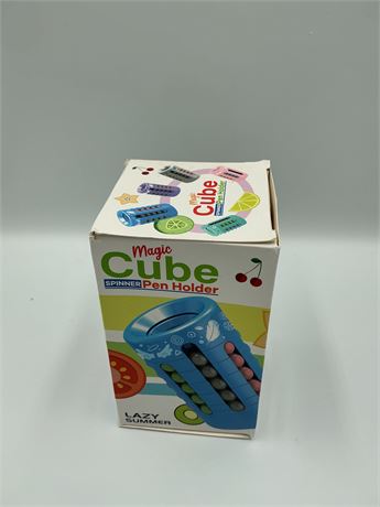 Cube pen holder